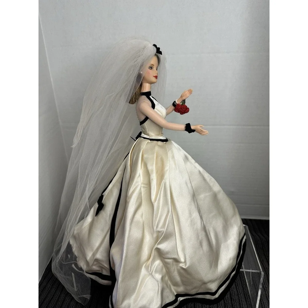 Vera Wang 1997 Barbie Doll Limited Edition Bride Wedding doll Display Doll
